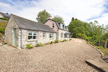 Turistihuoneistot Joivy Exceptional Cottage With Parking