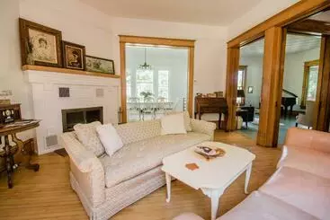 Retkeilymaja Bridgewalk Estate A Wanderlust Abodes Property