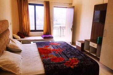 בית מלון כפרי Lake View Paradise