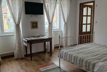 پانسیون Studio Rasnov Apartaments