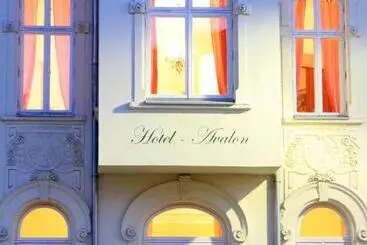 Hotel The Avalon