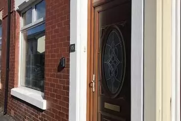 Apartaments turístics Bright Spacious 3 Bed With Office & Patio, Preston