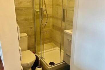 شقق خاصة سياحية L Acacia   180m De La Plage