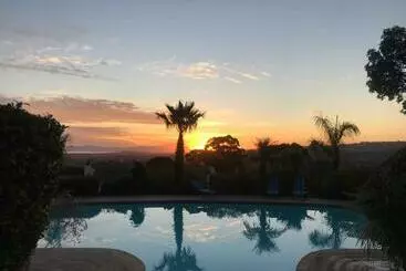 پانسیون Innisfree Manor