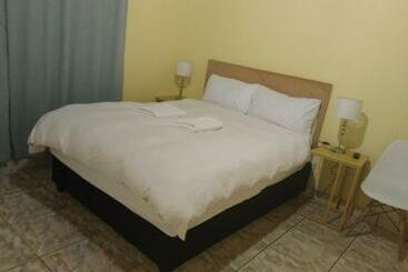 پانسیون Jacmo Guest House