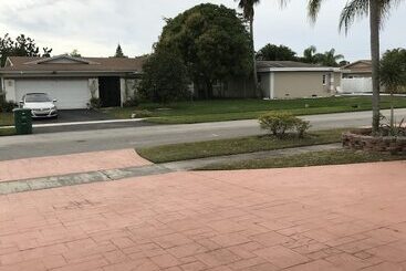 بنسيون Cozy Guest House Florida Sunrise