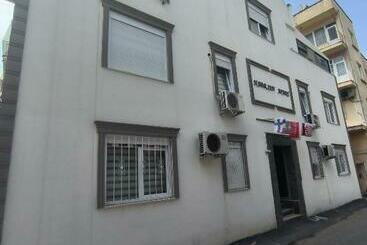 Hadrian Apart Hotel And Hostel