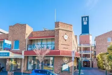 בית מלון כפרי Clocktower Apartment