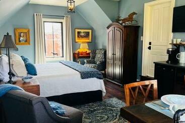 بنسيون Stone S Throw Stratford