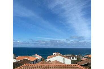 민박 Fenais da Luz House