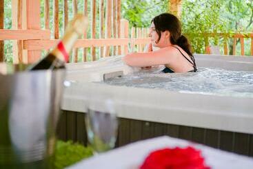 فندق Cabane Château Hôtel Luxe Avec Spa Privatif Aulteribe Le Peydébé