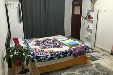 تختخواب و صبحانه Floki