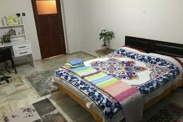 تختخواب و صبحانه Floki