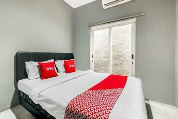 فندق Oyo 91239 Kost Rosandy House Yogyakarta