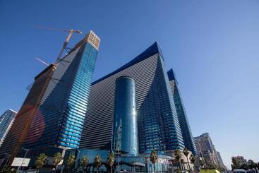 هتل آپارتمان Orbi City Center Sea View