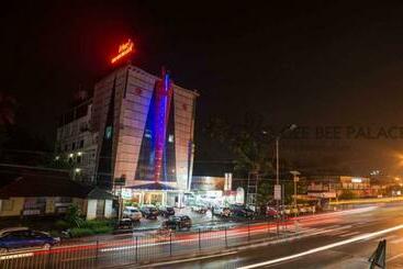 Hotel Gee Bee Palace