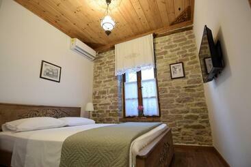 هتل 4 Rooms Gjirokastra
