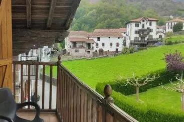 Majatalo Hostal Mendaurpe