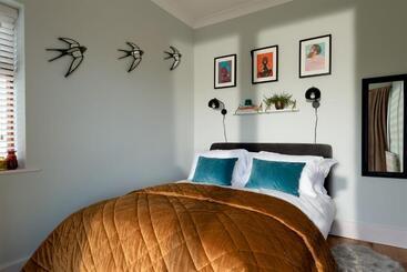 관광객 아파트 The Spinney   Spectacular Views Over The Bay And Close To Beach With Parking