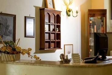 Отель Le Grotte Dei Saraceni