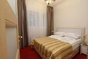 Отель Universal