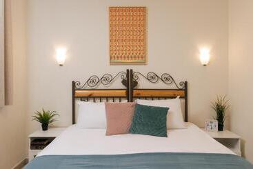 Retkeilymaja Boutique Suites   Prime Location Old City