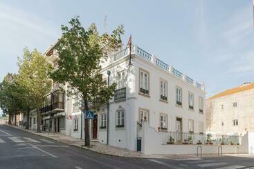 פנסיון Almada Villa