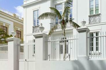 בית מלון כפרי The Park Suites