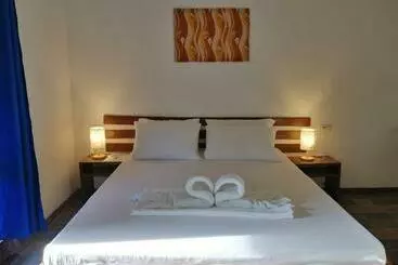 Pensione Genevieve Guest House And Tours