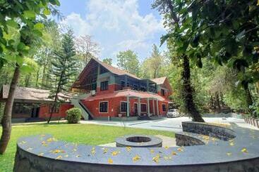 Adrak Mountain Mist Forest Resort