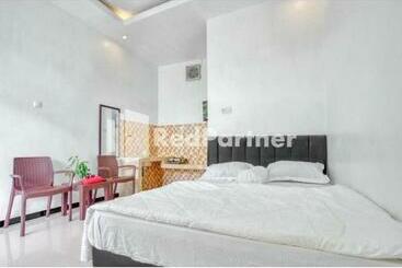 Hotell Griya Rahayu Guesthouse Mitra Reddoorz Near Jatim Park 2 Batu