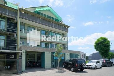 Hotel Pondok Hijau Syariah Mitra Reddoorz At Citraland Surabaya