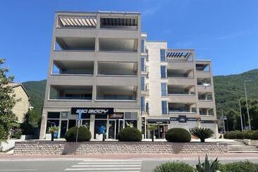 آپارتمان‌های توریست‌ها Tivat Luxury Apartment With Beautiful Sea View