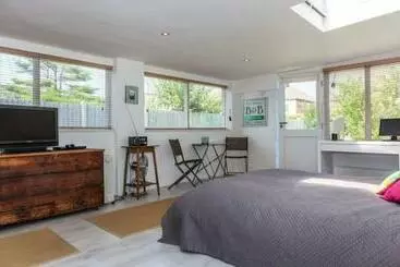 ペンション The Studio Christchurch B&b Luxury Garden Room