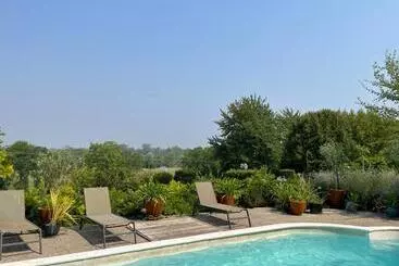 Aamiaismajoitus (B&B) Les Jardins Haute Couture