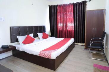 בית מלון כפרי Oyo Mnl739 Manali Villa