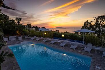 پانسیون Capri Blue Luxury Villa Le Tre Monelle