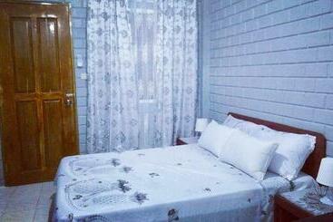 فندق صغير Llaguno City Inn