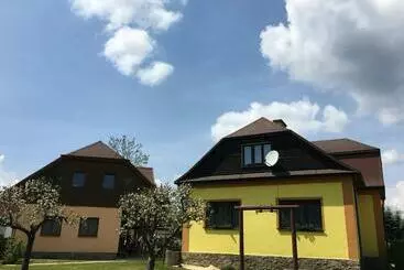 Majatalo Penzion Hvozd