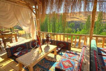 ホテル Belisırma Cave