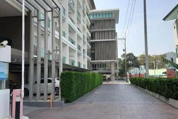 Turistihuoneistot Top Flr Seaview & Rooftop Pool @blu X