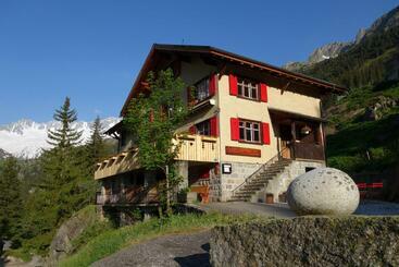 호스텔 Gasthaus Göscheneralp