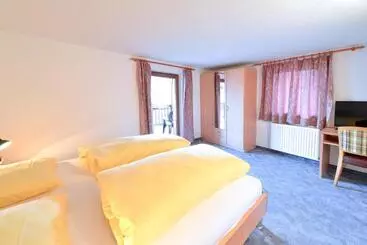 ホテル Gasthof Ebner Pfiffikus