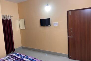 Пансион Shradharam Lodge