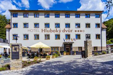 Wellness Hotel Hluboký Dvůr