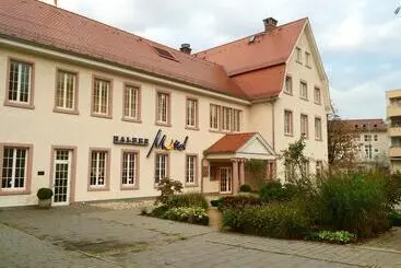 Отель Halber Mond