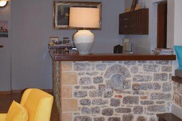 Отель Kastro Maini