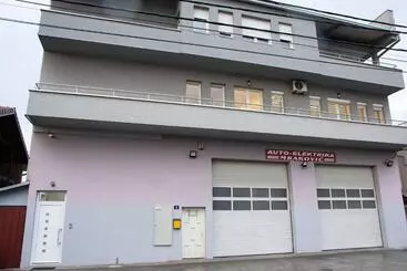 ツーリストアパートメント Jana Apartmani