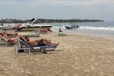 بنسيون Surf Reef Beach