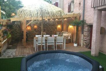דירות לתיירים La Bohème. Maison De Village Cosy, Jardin Et Spa